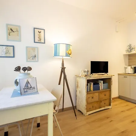 Il Gianlupo Azzurro By Interhome * ベルジラーテ